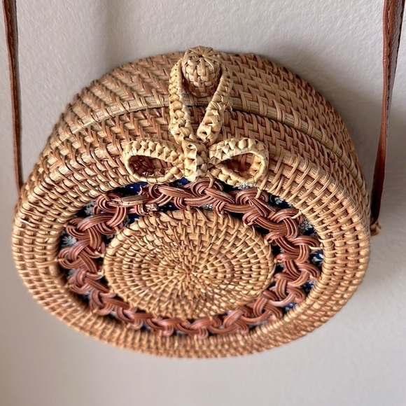 Woven Basket Round Shoulder Bag - Picture 3 of 7